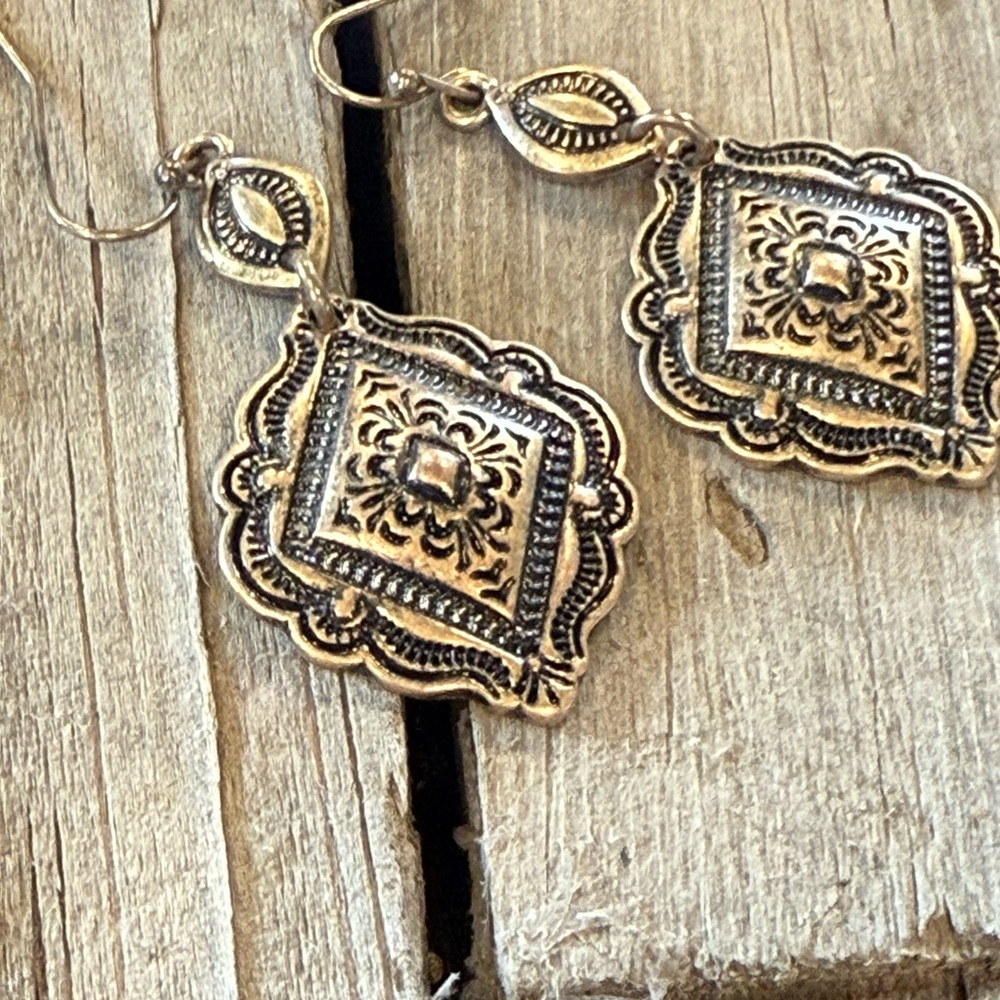 Western Bronze colored Metal Earrings NWOT - Picture 3 of 3